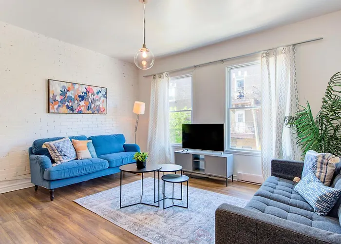 Chez Mont Royal Apartments!