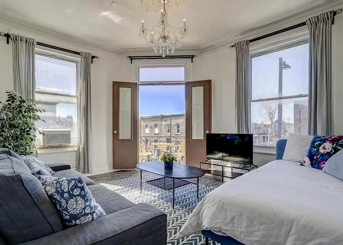 Chez Mont Royal Apartments!