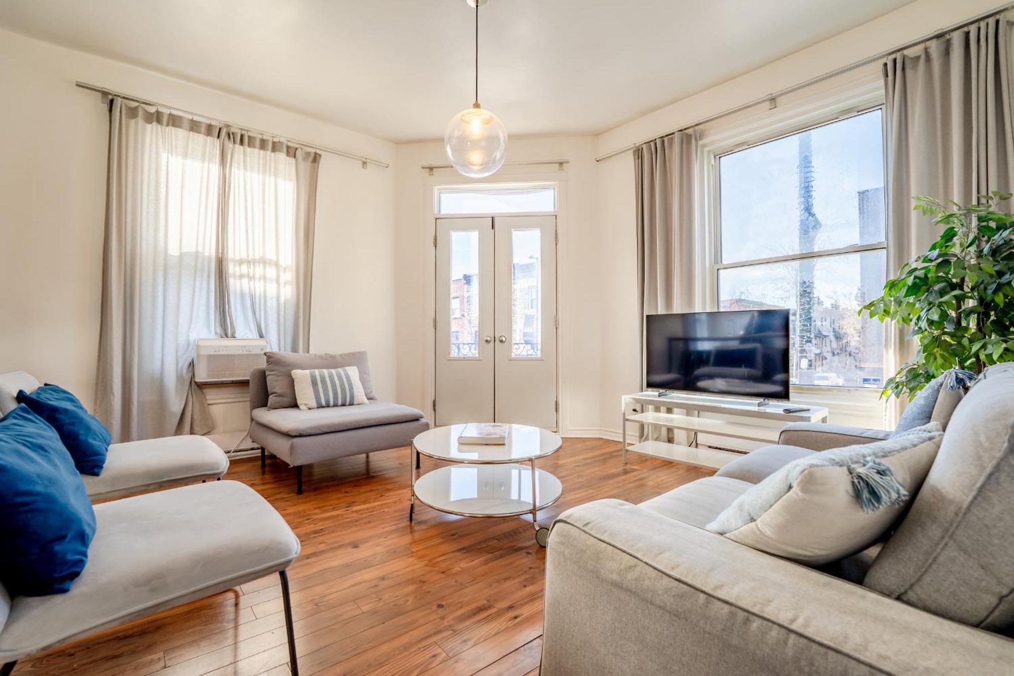 Chez Mont Royal Apartments!