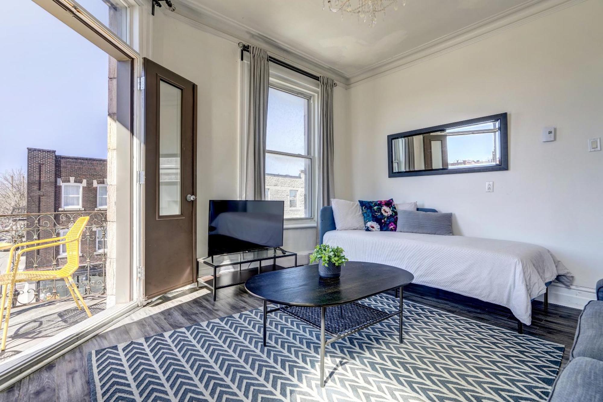 Chez Mont Royal Apartments!
